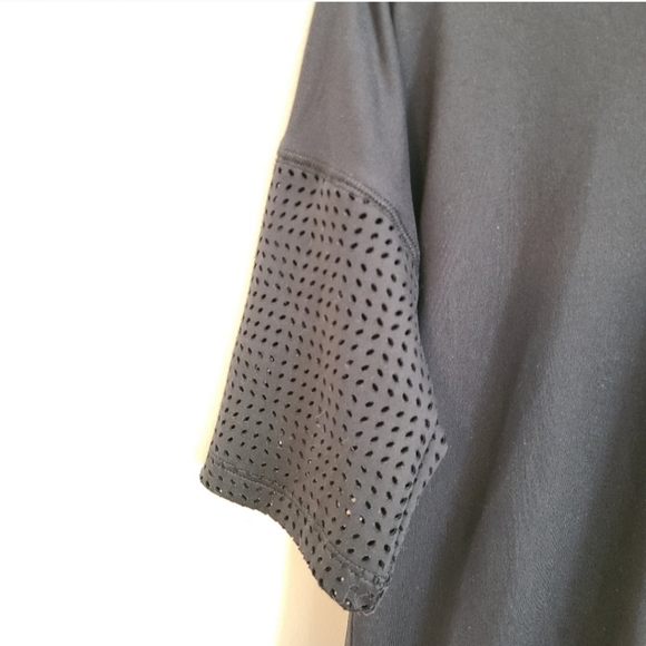 Calia by Carrie Underwood small Limited Edition black mesh sleeve athletic top - Picture 3 of 6